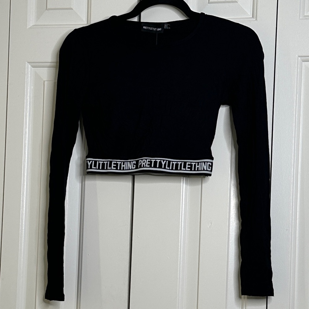 PrettyLittleThing Black Long Sleeve Crop Top